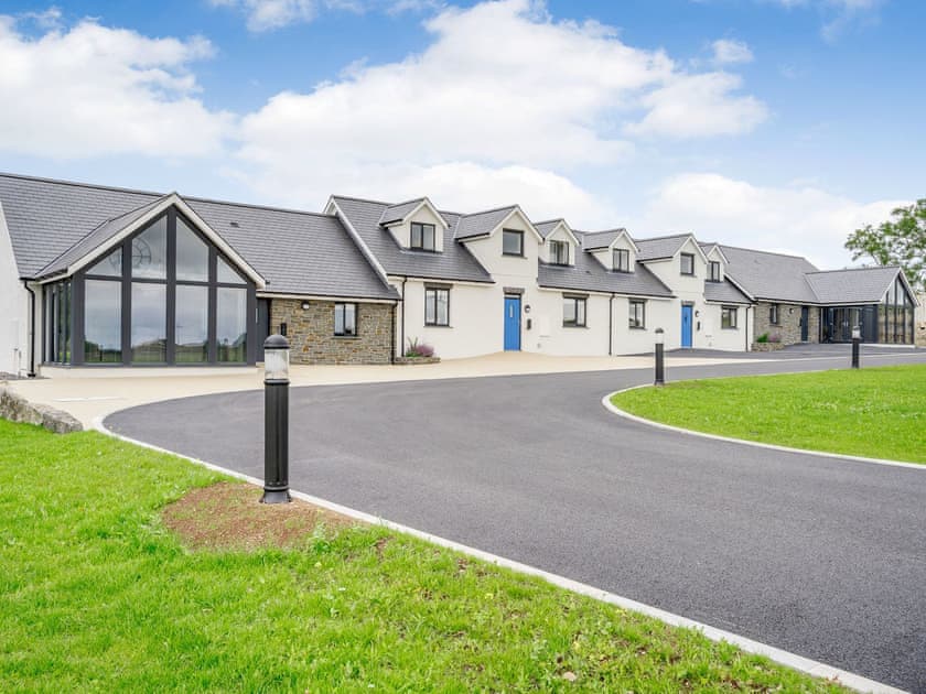 Setting | Willow Tree Cottage - Coastal View Cottages, Ludchurch, near Narberth