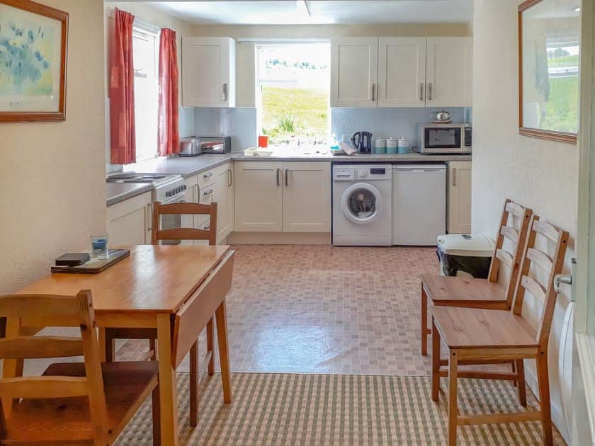 Kitchen/diner | Ivy Cottage, Banff
