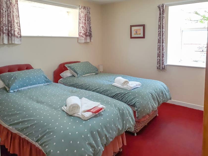 Twin bedroom | Ivy Cottage, Banff