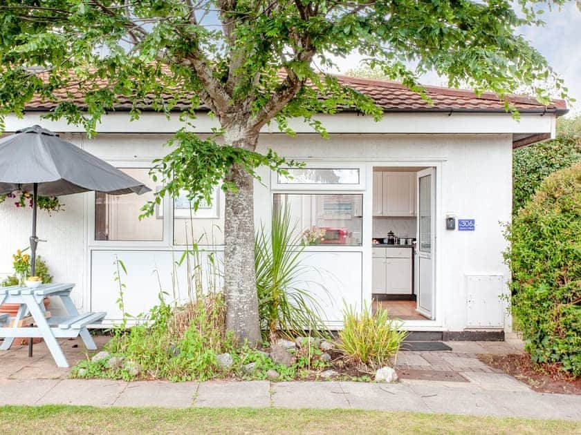 Exterior | Sunny view - Welcome Holiday Park, Dawlish