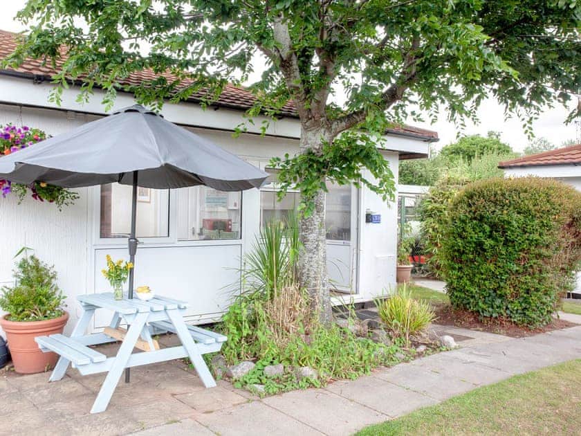 Exterior | Sunny view - Welcome Holiday Park, Dawlish