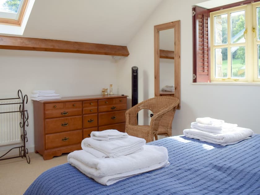 Light and airy master bedroom | Carmarthen Cottages- Barn Cottage - Carmarthen Cottages, Cwmdu, Near Llandeilo