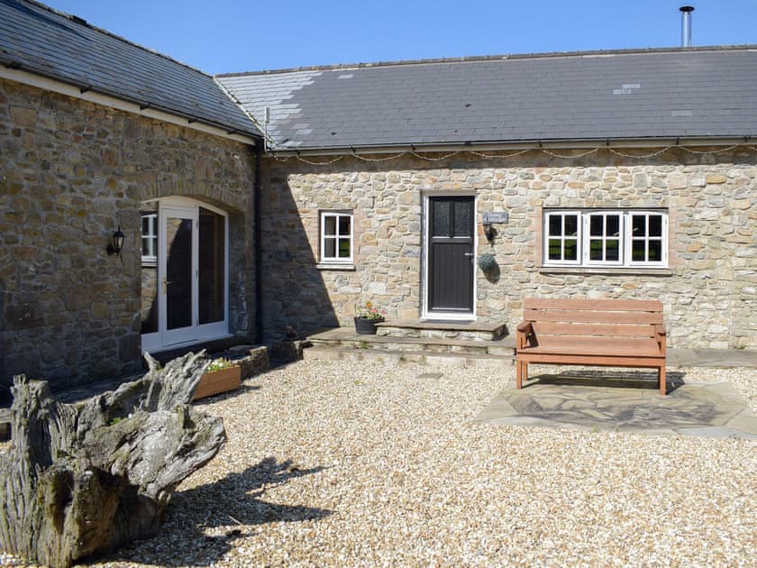 Lovely single storey accommodation in a fantastic location | Dairy Cottage - Carmarthen Cottages, Cwmdu, Near Llandeilo