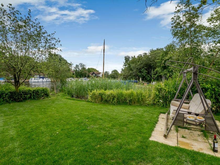 Garden and grounds | The Mowle, Ludham