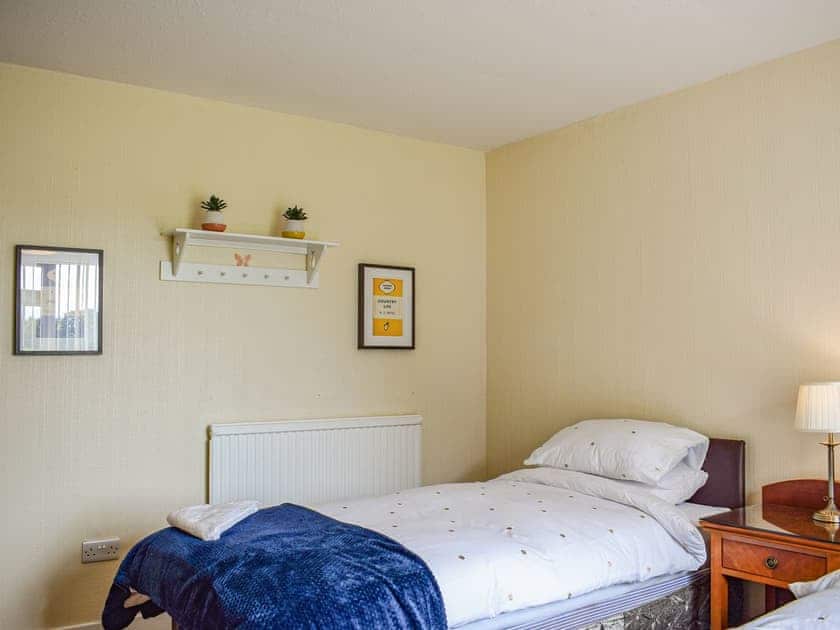 Twin bedroom | Southview Cottage, Cupar