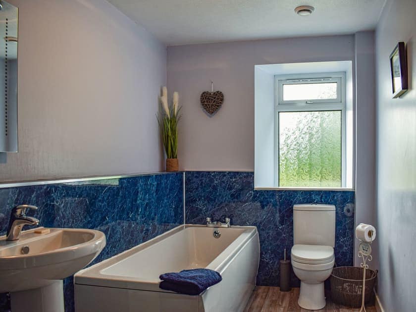 Bathroom | Southview Cottage, Cupar