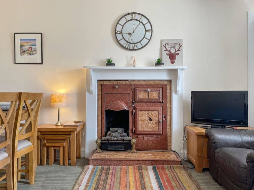 Living room/dining room | Pine Cottage - Easter Dalziel Farm Cottages, Dalcross