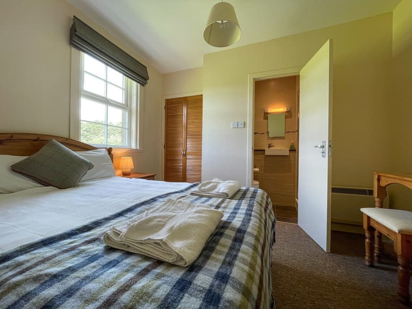 Double bedroom | Pine Cottage - Easter Dalziel Farm Cottages, Dalcross