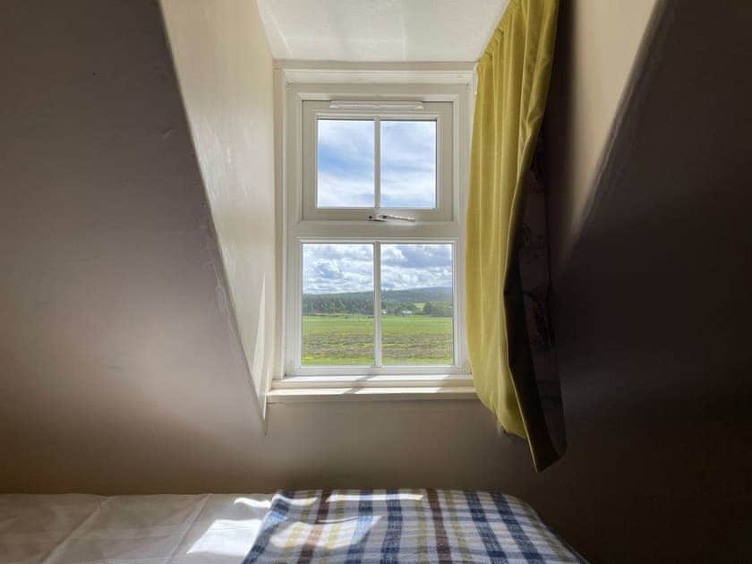 Twin bedroom | Pine Cottage - Easter Dalziel Farm Cottages, Dalcross