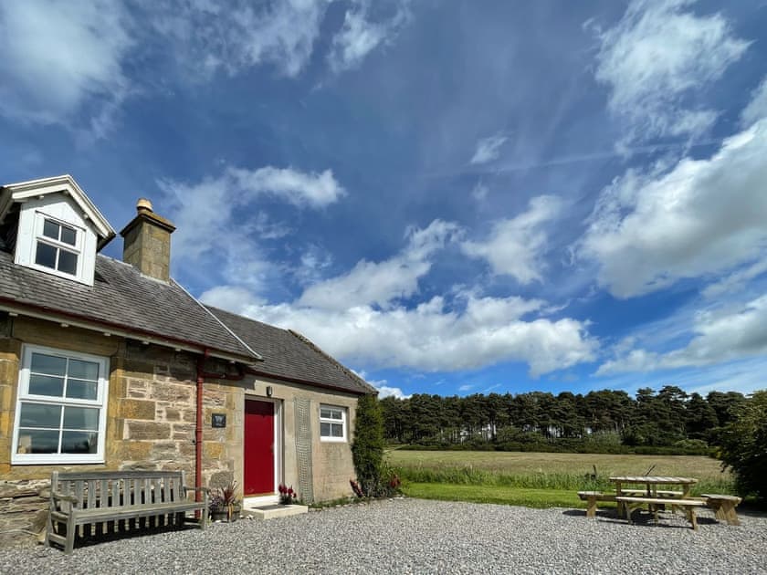 Exterior | Pine Cottage - Easter Dalziel Farm Cottages, Dalcross