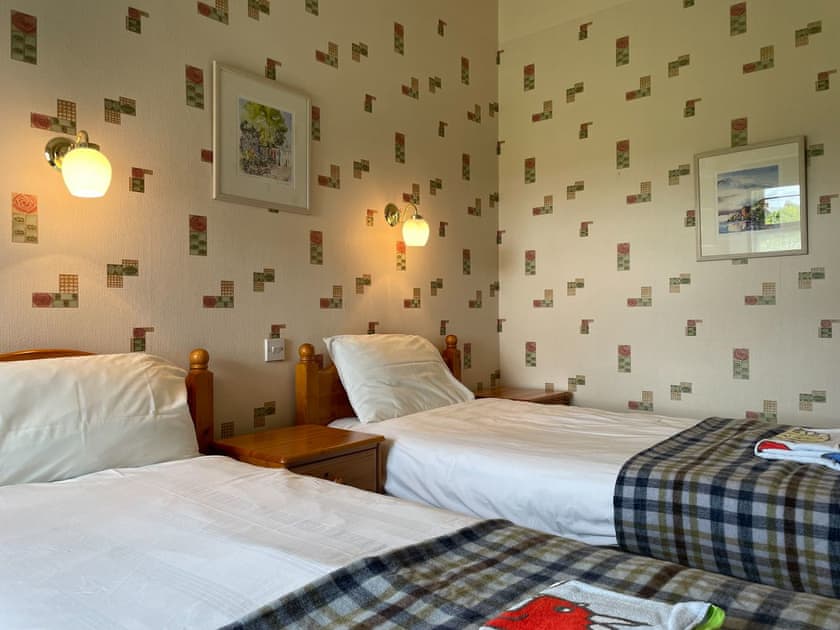 Twin bedroom | Birch Cottage - Easter Dalziel Farm Cottages, Dalcross