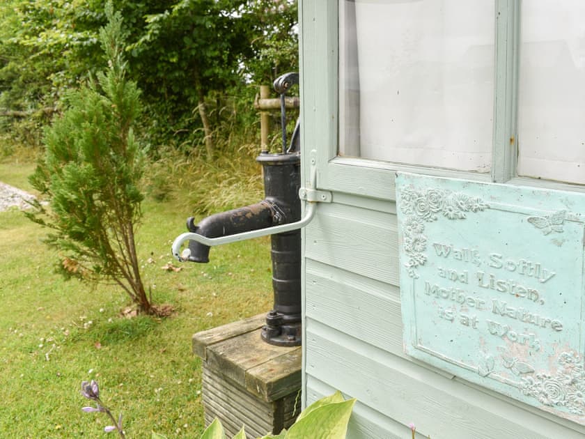 Outdoor area | Eeyore - Sunny Pooh Corner, Beaworthy