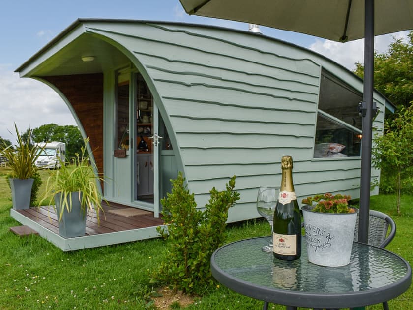 Exterior | Eeyore - Sunny Pooh Corner, Beaworthy