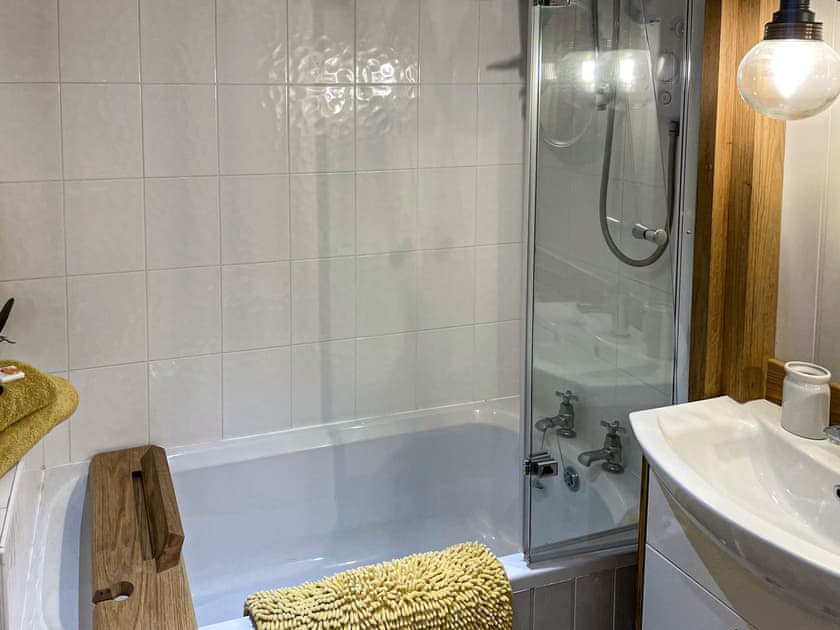Bathroom | Johnsons Cottage - Johnsons Cottages, Taddington, near Buxton