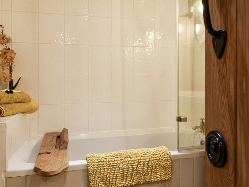 Bathroom | Johnsons Cottage - Johnsons Cottages, Taddington, near Buxton