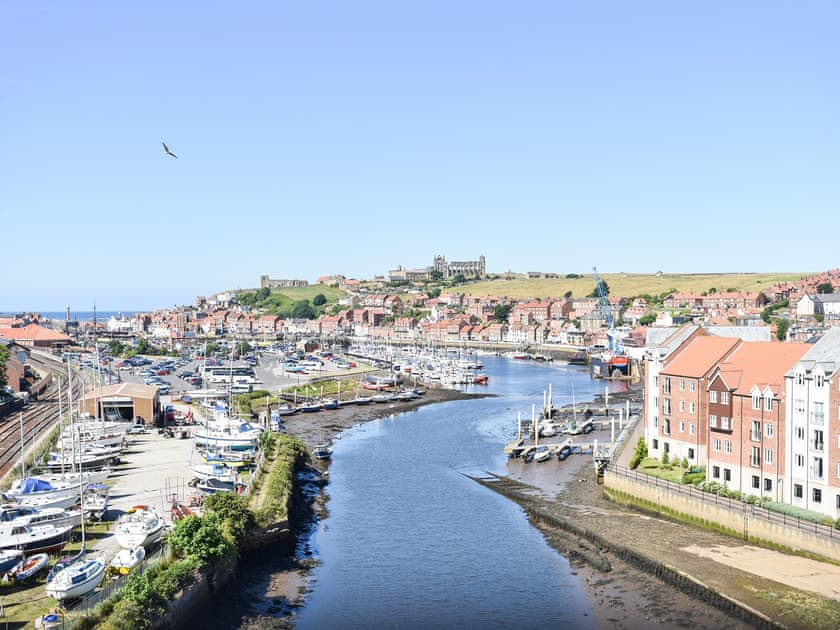 Setting | Vale Head Apartment, Whitby