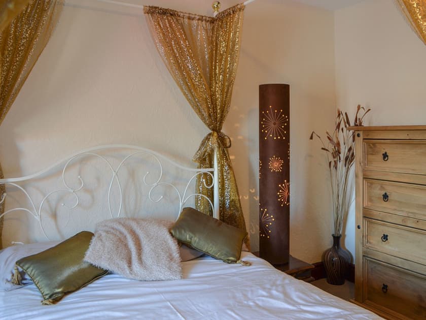 Four Poster bedroom | Seaside, Flamborough