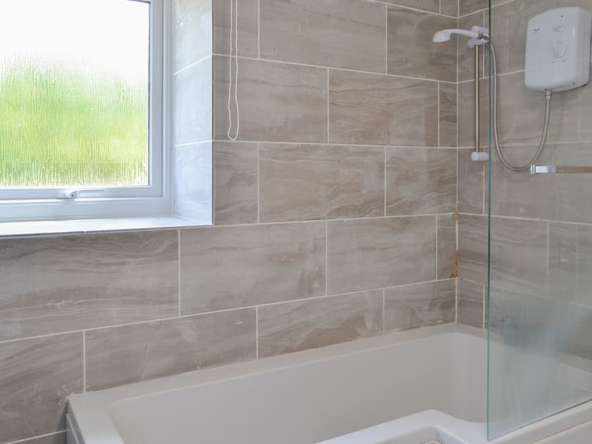 Bathroom | Dotterel Cottage - Dotterel Holiday Homes, Reighton