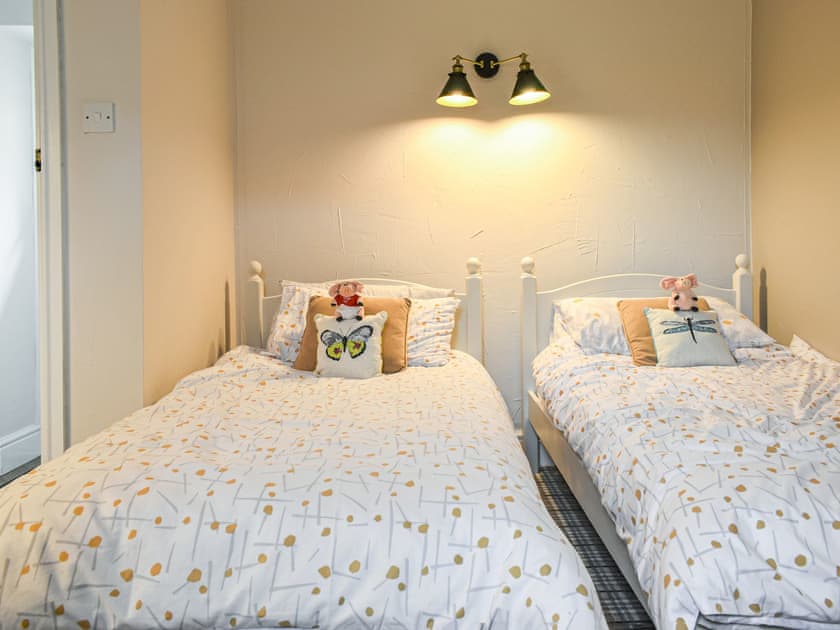 Twin bedroom | Pigaway Cottage, Petrockstow