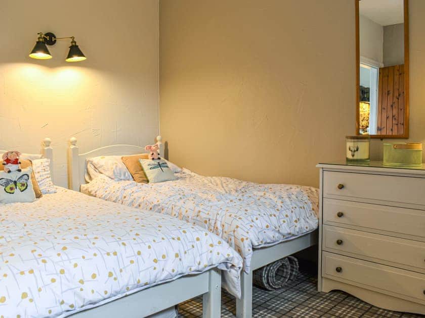 Twin bedroom | Pigaway Cottage, Petrockstow