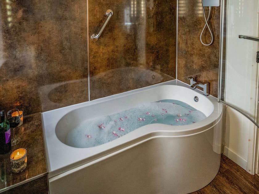Bathroom | Duchy - Treworgie Barton Cottages, Crackington Haven