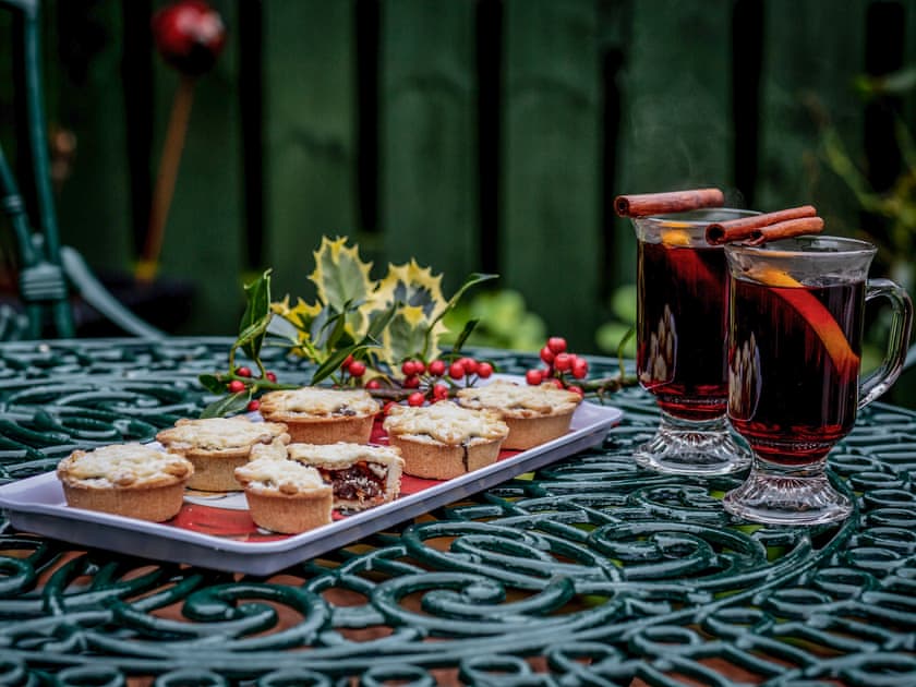 Outdoor area at Christmas | Harry’s Den, Alnwick