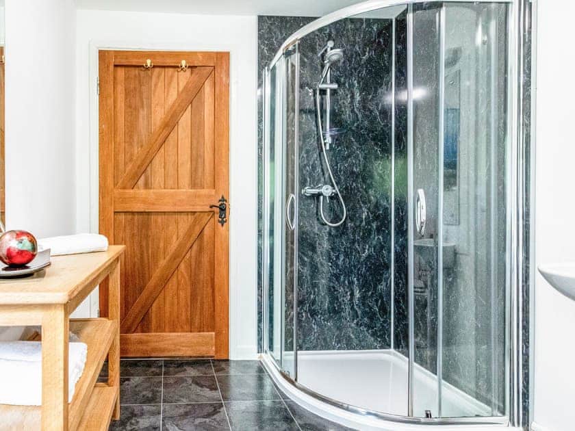 Shower room | Warner - Treworgie Barton Cottages, Crackington Haven