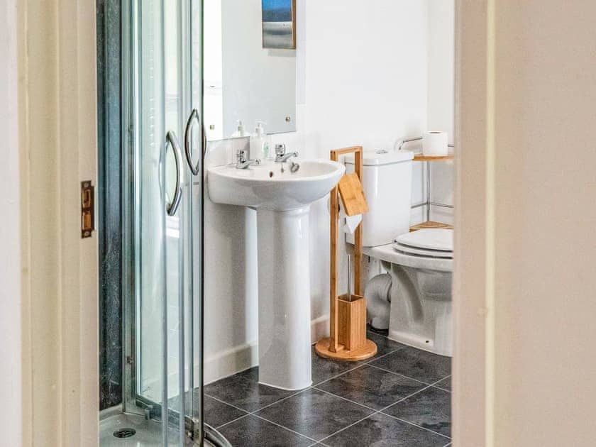 Shower room | Warner - Treworgie Barton Cottages, Crackington Haven