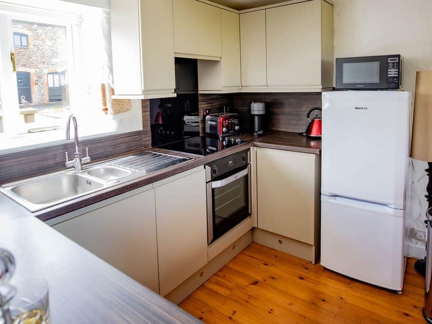 Kitchen | Myll - Treworgie Barton Cottages, Crackington Haven