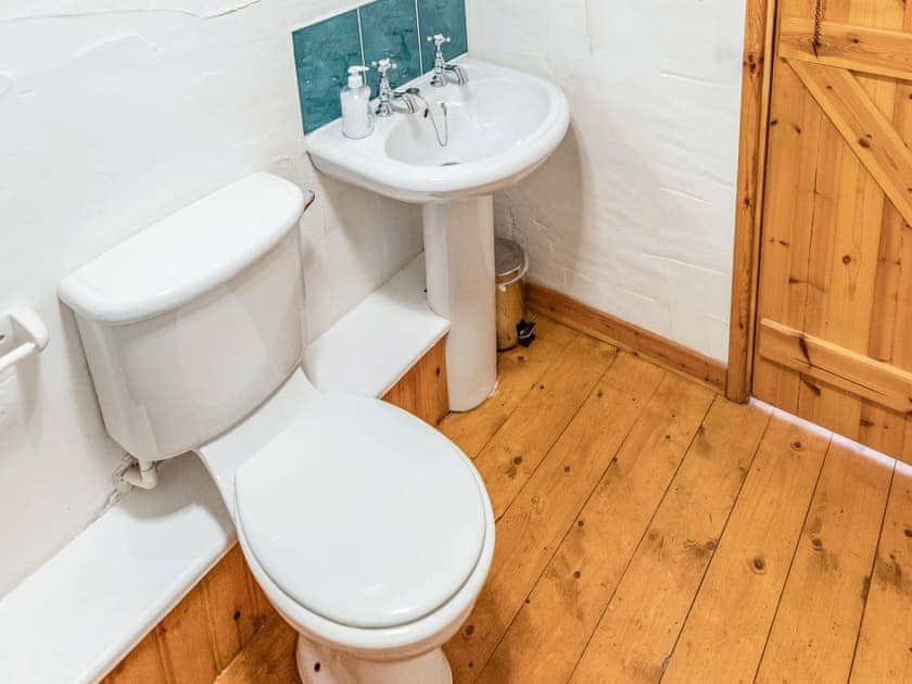 Bathroom | Myll - Treworgie Barton Cottages, Crackington Haven
