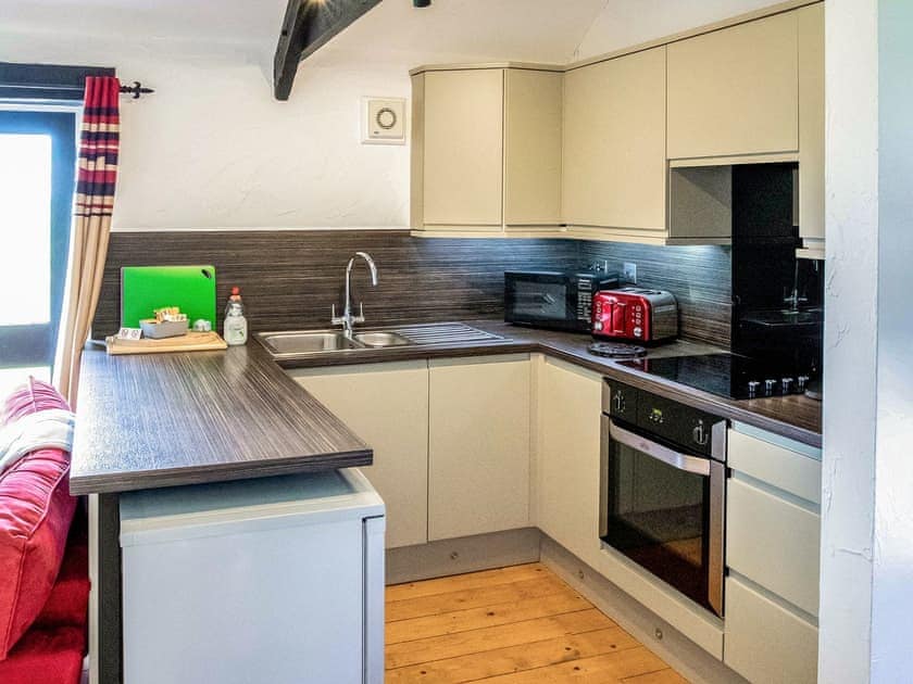 Kitchen | Braddon - Treworgie Barton Cottages, Crackington Haven