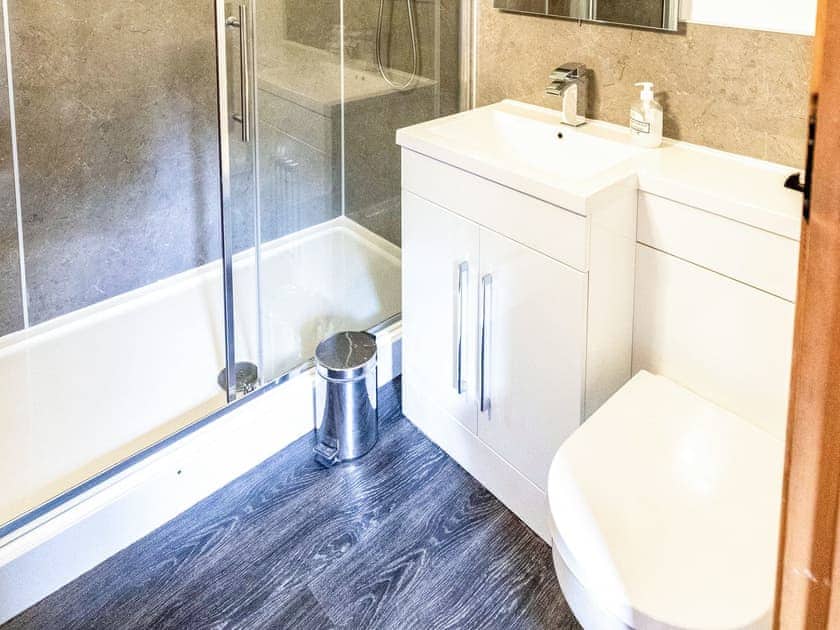 Bathroom | Braddon - Treworgie Barton Cottages, Crackington Haven