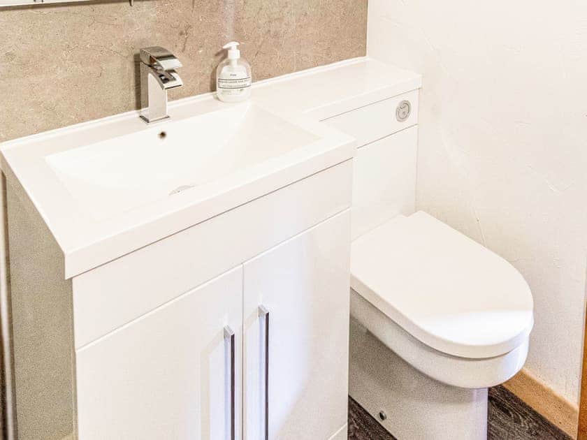 Bathroom | Braddon - Treworgie Barton Cottages, Crackington Haven