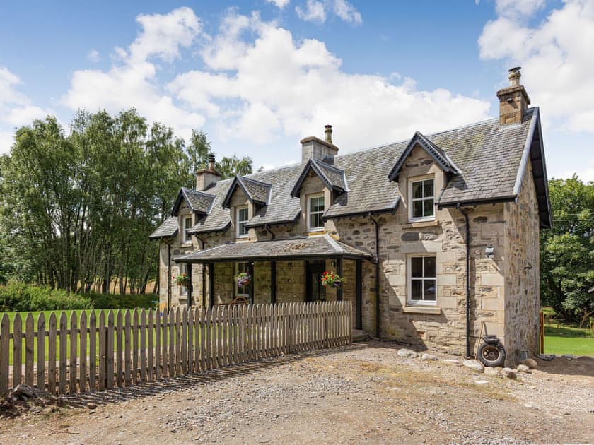 Parking | Carn Cottage, Strathnairn