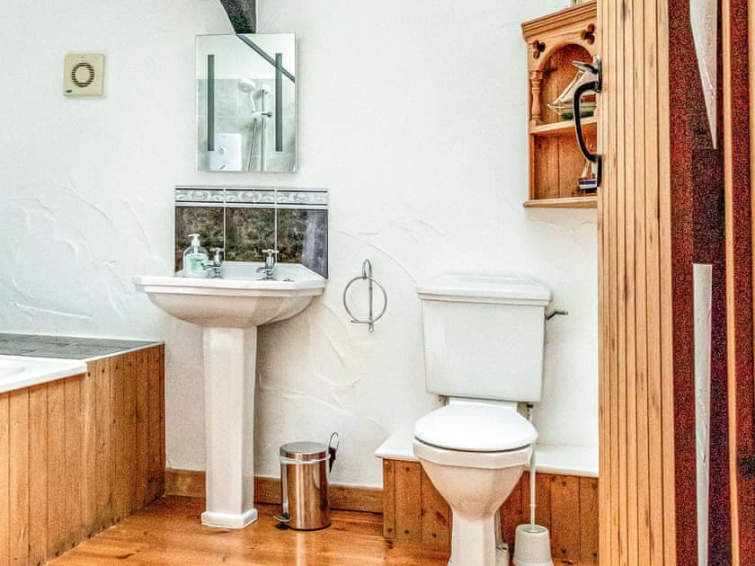 Bathroom | Bligh - Treworgie Barton Cottages, Crackington Haven