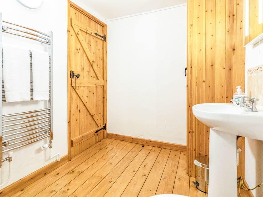 Bathroom | Butterwell - Treworgie Barton Cottages, Crackington Haven