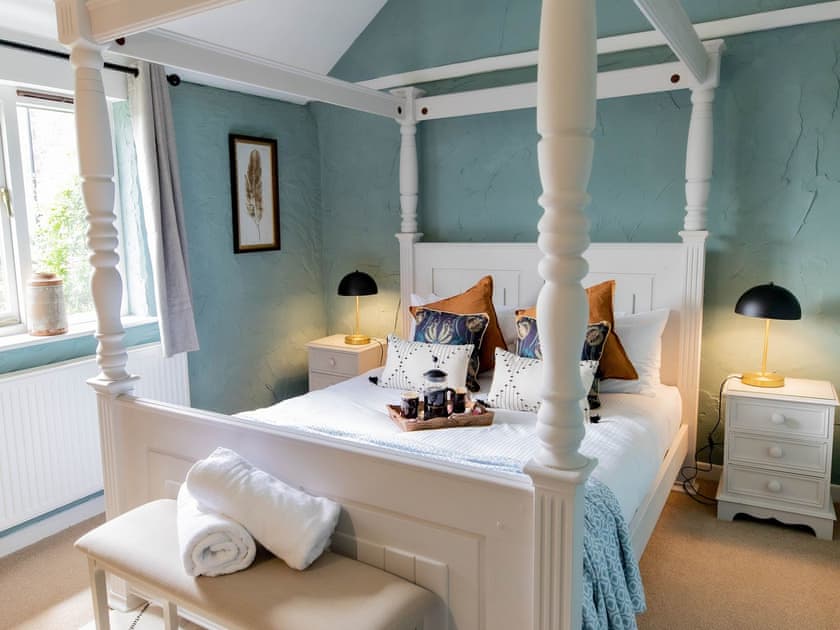 Four Poster bedroom | Chappell - Treworgie Barton Cottages, Crackington Haven