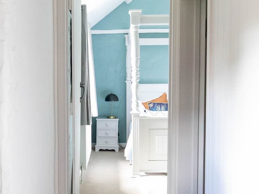 Four Poster bedroom | Chappell - Treworgie Barton Cottages, Crackington Haven