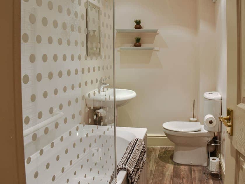 Bathroom | Cartwheel Cottage, Hawes