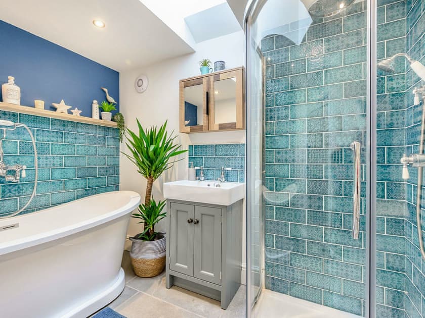 Bathroom | Holyoake Barns- The Cow Shed - Holyoake Barns, Little Alne, near Wootton Wawen