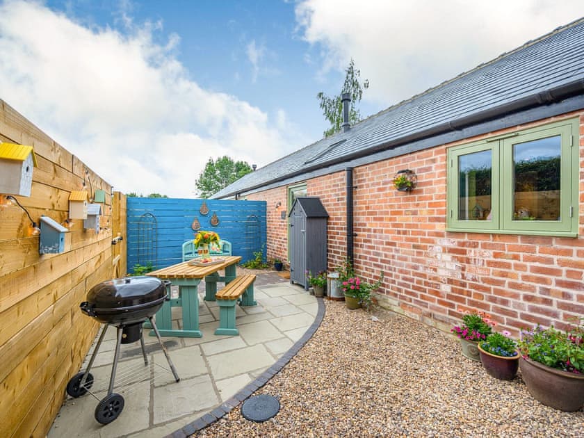 Outdoor area | Holyoake Barns- The Cow Shed - Holyoake Barns, Little Alne, near Wootton Wawen