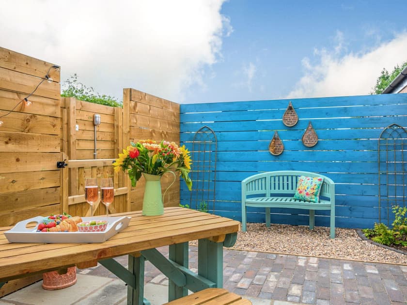 Outdoor area | Holyoake Barns- The Cow Shed - Holyoake Barns, Little Alne, near Wootton Wawen