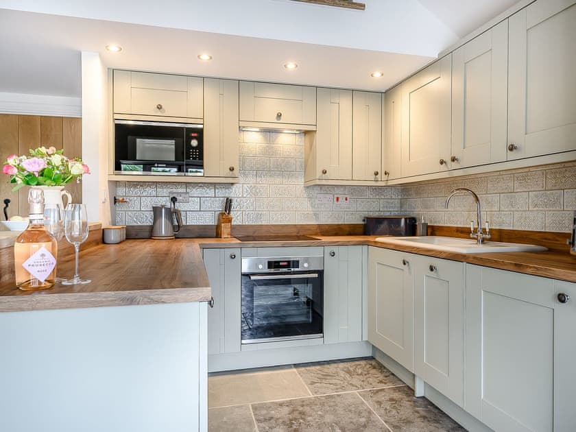 Kitchen area | Holyoake Barns- The Old Stables - Holyoake Barns, Little Alne, near Wootton Wawen