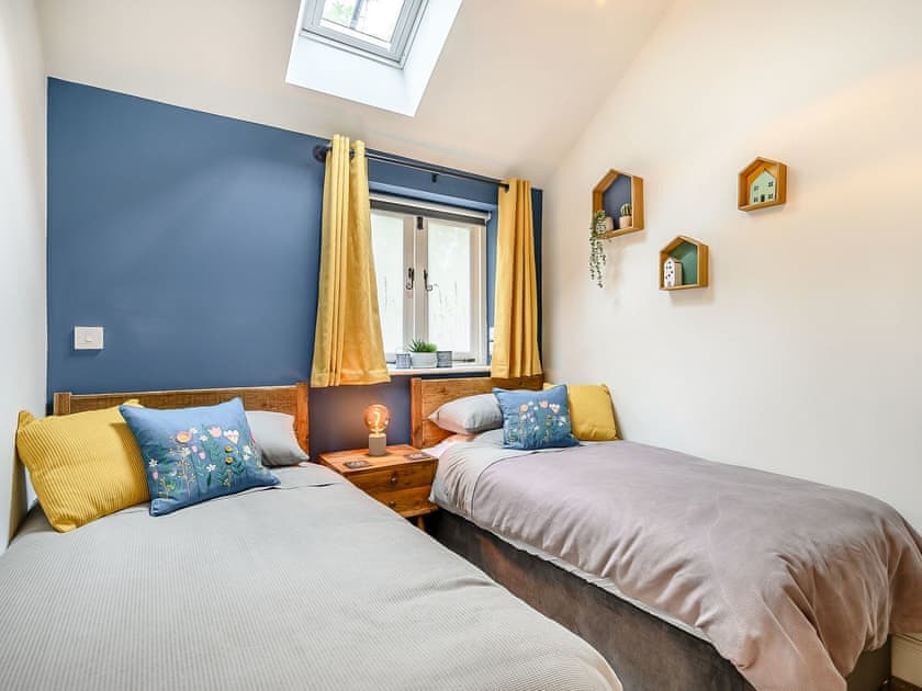 Twin bedroom | Holyoake Barns- The Old Stables - Holyoake Barns, Little Alne, near Wootton Wawen