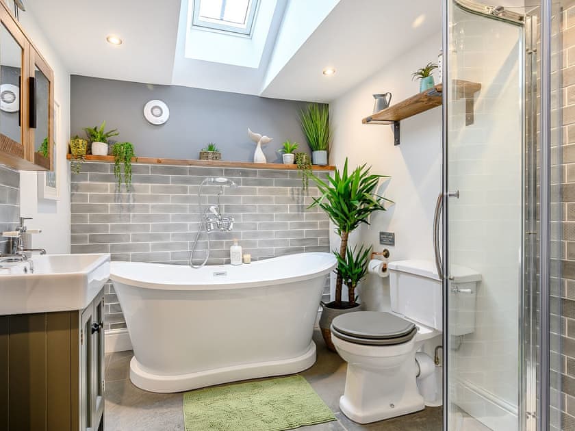 Bathroom | Holyoake Barns- The Old Stables - Holyoake Barns, Little Alne, near Wootton Wawen