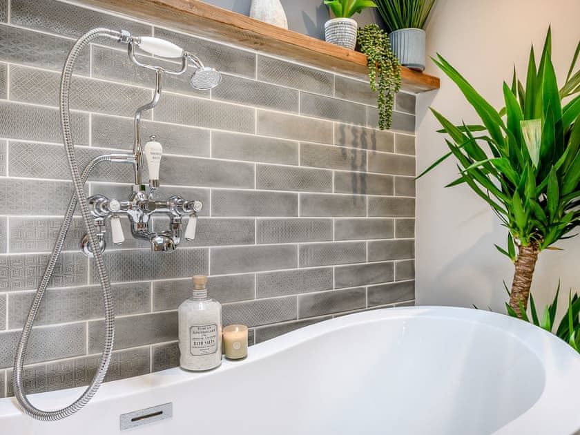 Bathroom | Holyoake Barns- The Old Stables - Holyoake Barns, Little Alne, near Wootton Wawen