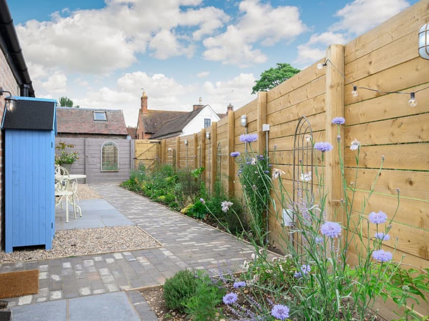 Outdoor area | Holyoake Barns- The Old Stables - Holyoake Barns, Little Alne, near Wootton Wawen