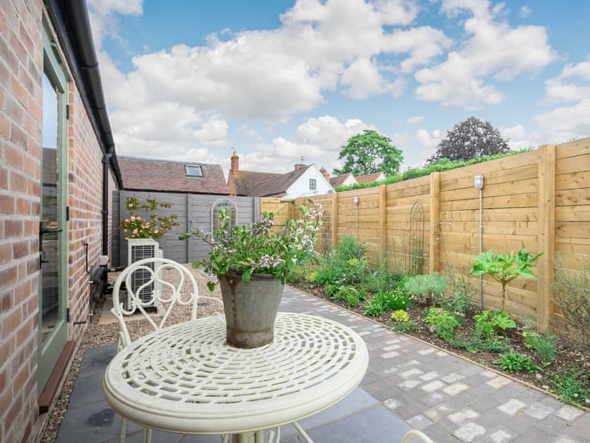 Outdoor area | Holyoake Barns- The Old Stables - Holyoake Barns, Little Alne, near Wootton Wawen