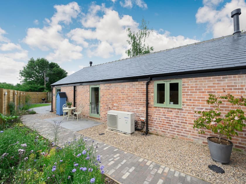 Exterior | Holyoake Barns- The Old Stables - Holyoake Barns, Little Alne, near Wootton Wawen