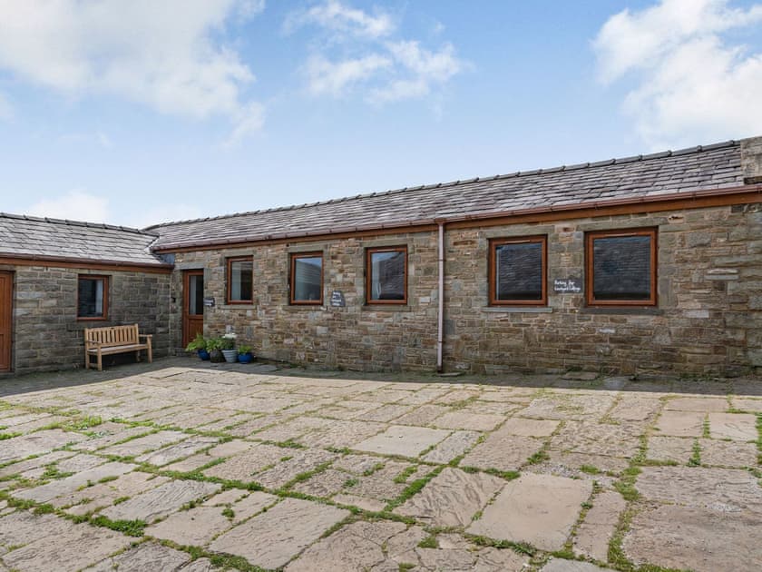 Parking | Courtyard Cottage - Middle Bank Top Farm Cottages, Lumb